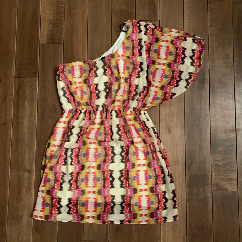Adorable one-shoulder dress